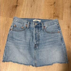 Levi’s Icon Denim Skirt Size 26